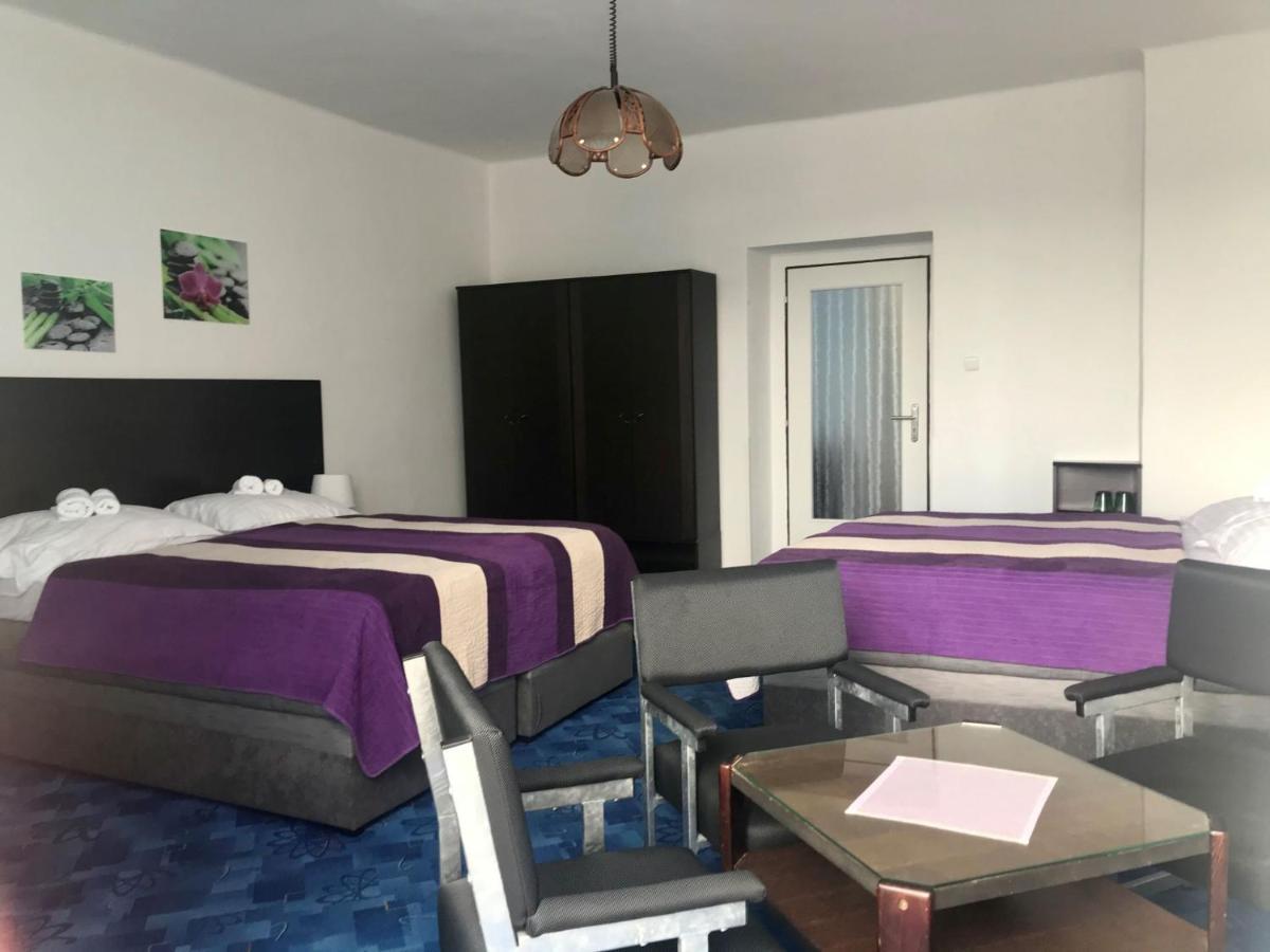 Hotel Bila Ruze Страконіце Екстер'єр фото