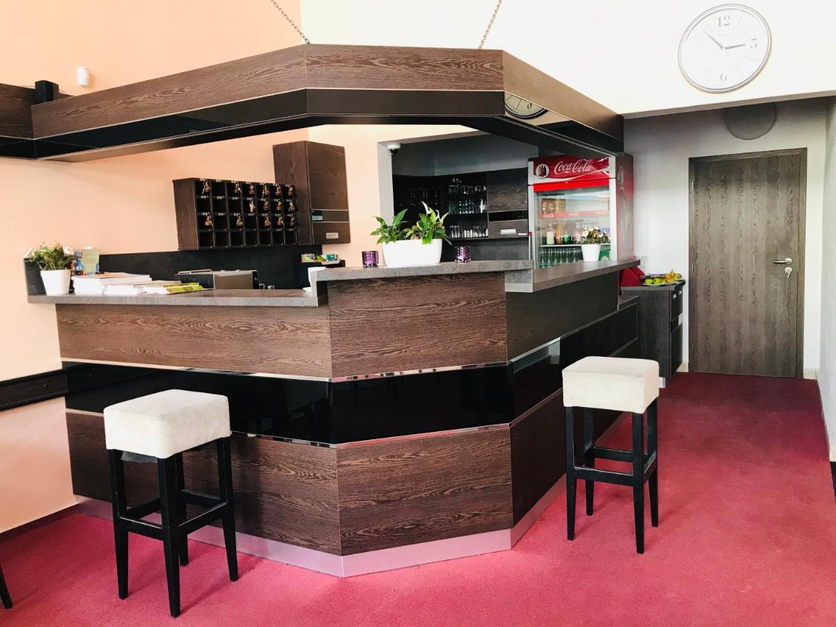 Hotel Bila Ruze Страконіце Екстер'єр фото