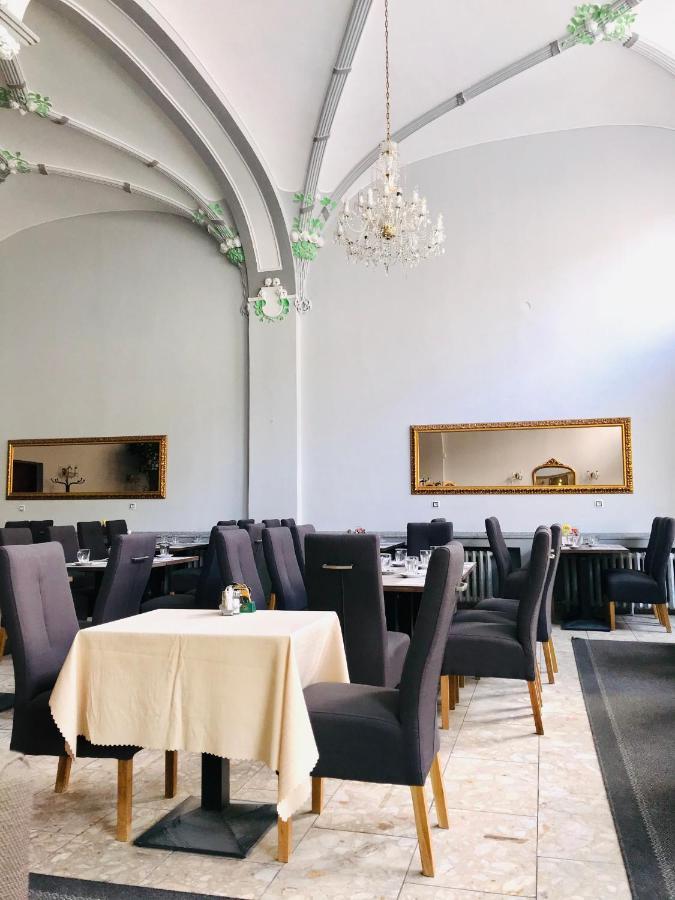 Hotel Bila Ruze Страконіце Екстер'єр фото