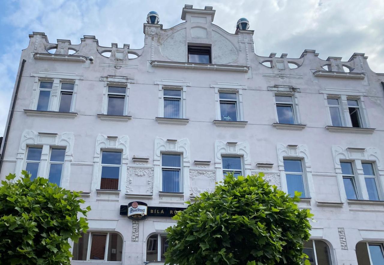 Hotel Bila Ruze Страконіце Екстер'єр фото