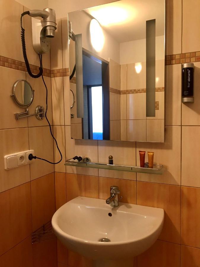 Hotel Bila Ruze Страконіце Екстер'єр фото