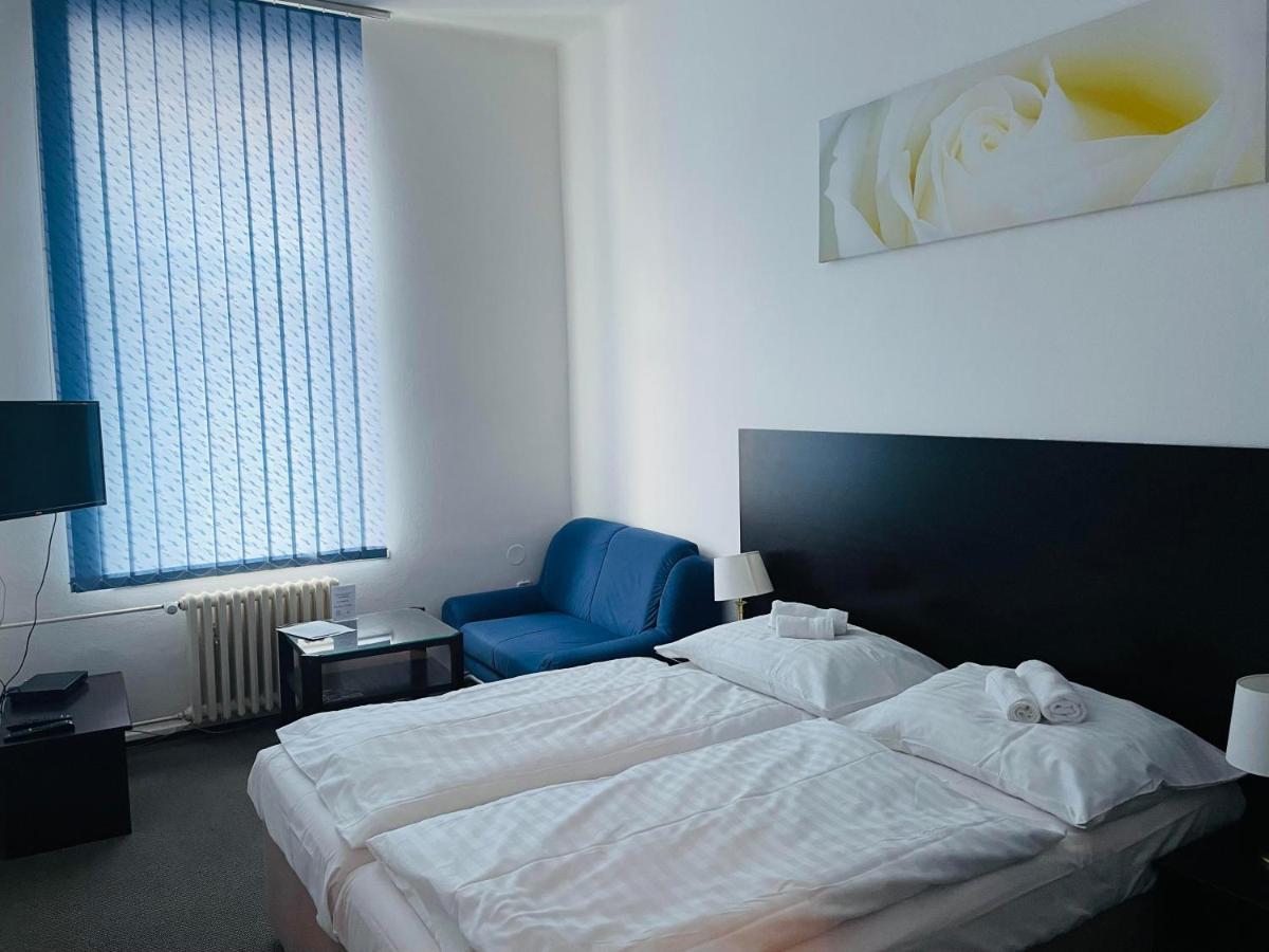 Hotel Bila Ruze Страконіце Екстер'єр фото