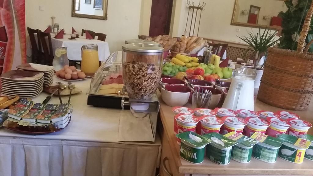 Hotel Bila Ruze Страконіце Екстер'єр фото