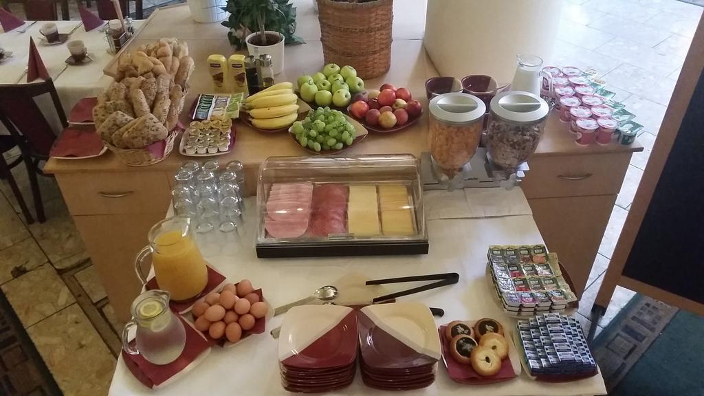 Hotel Bila Ruze Страконіце Екстер'єр фото
