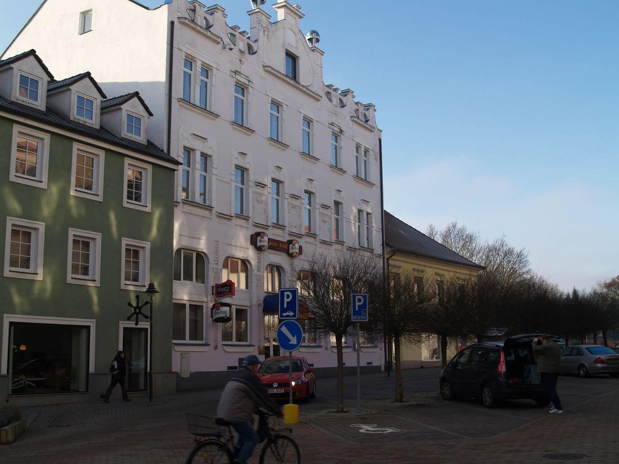 Hotel Bila Ruze Страконіце Екстер'єр фото